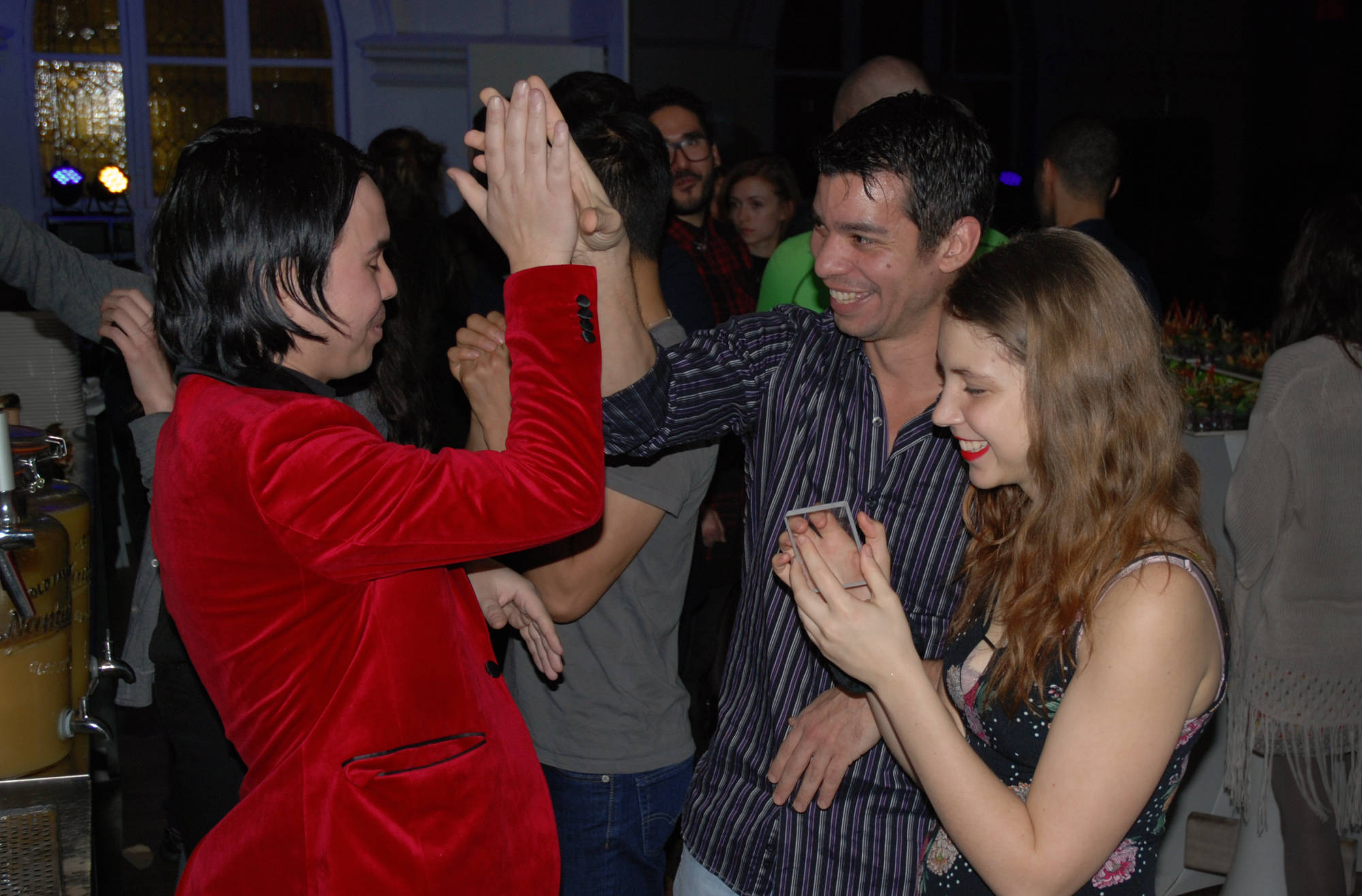 Yan hi five spectateur content