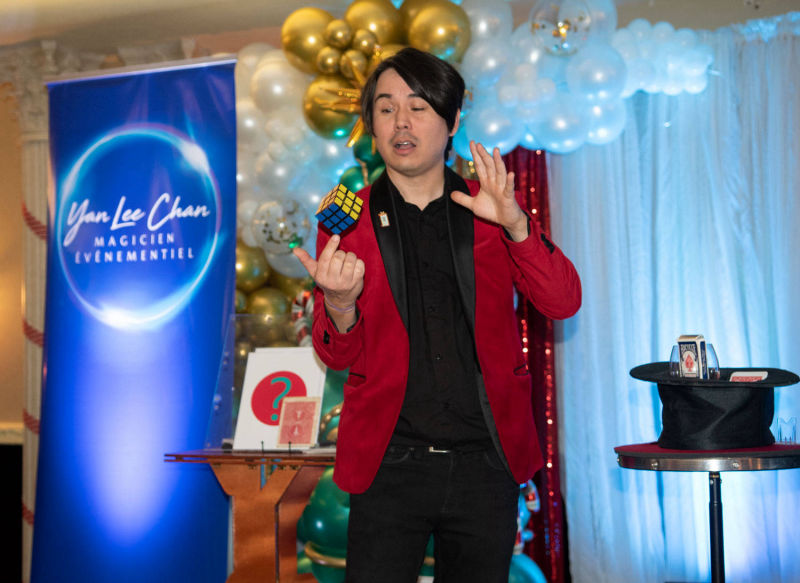 yan le magicien avec cube